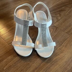 comfort plus by Predictions White T-Strap Rhinestone Sandals for Women